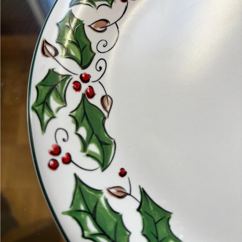 Festive Holly Holiday Salad Plates Set Of 4 8.5 Inch Diameter Pre-Owned